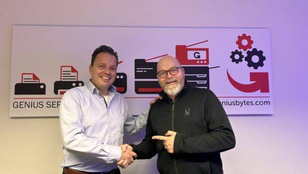 Neuer Geschäftsführer der Genius Bytes Manuel Dobrick mit dem Gründer von GB Matthias (Hübi) Horst